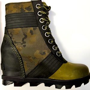 NWT Joan of Arctic Waterproof Lexie Wedge Lace-Up Bootie